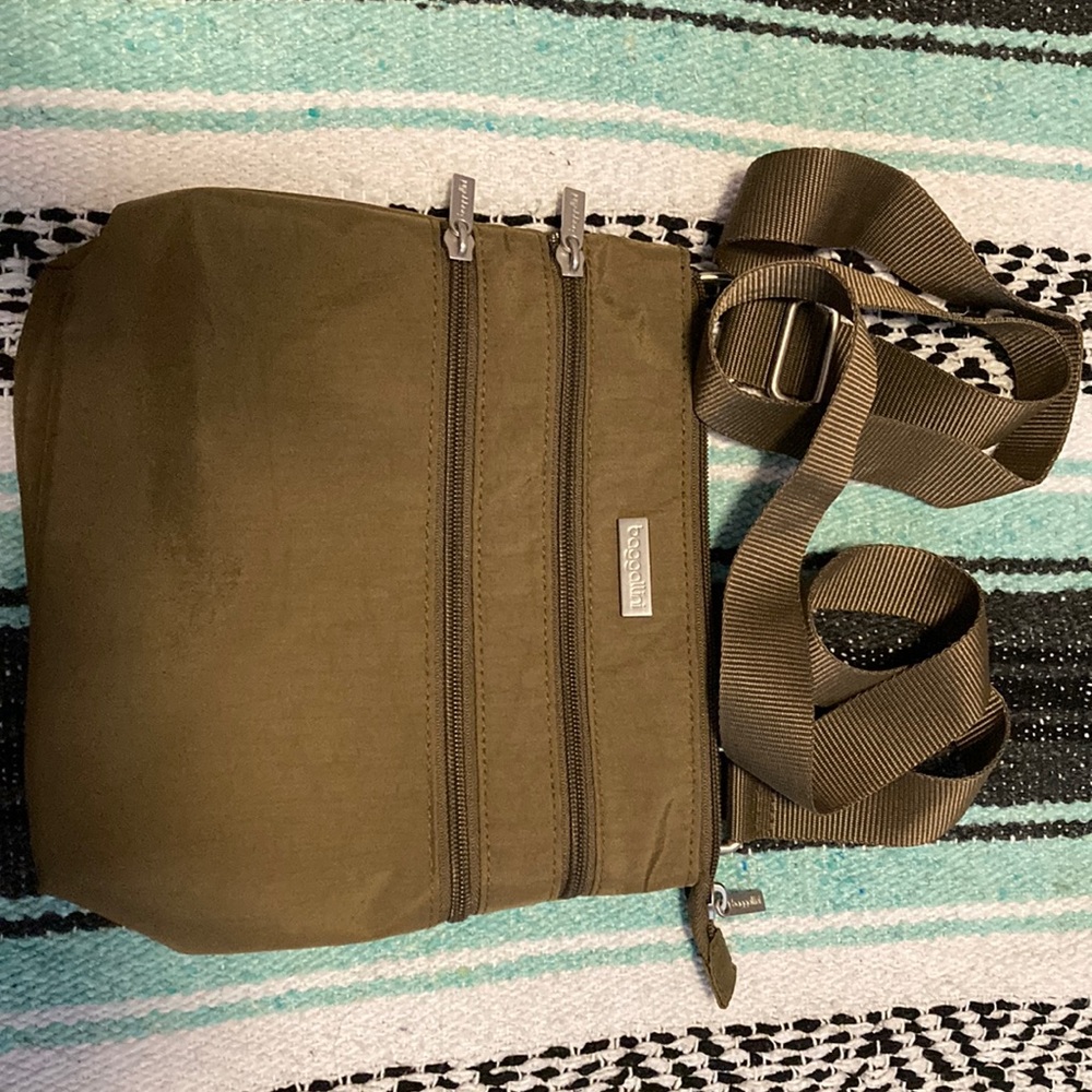 Baggallini crossbody bag